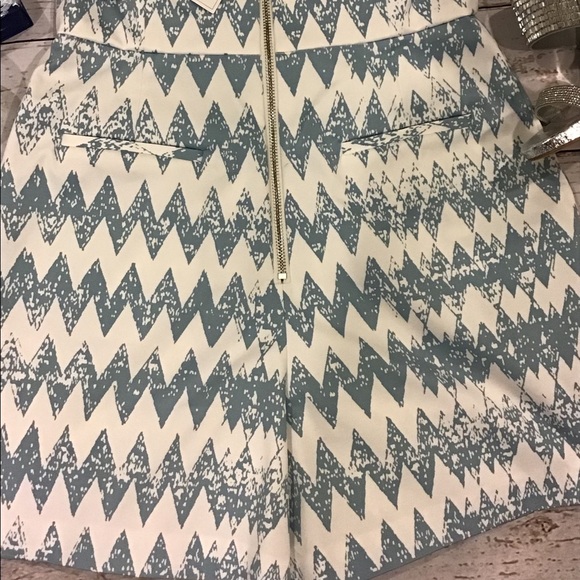 🎉HP🎉NWT 1.STATE Boho Blue and White Chevron Print Strapless Romper Size 4 - Picture 7 of 8